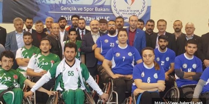 Erhan Usta'dan engelli basktebol takımına ziyaret
