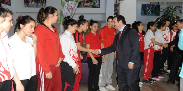 Bayan boksörler Trabzon’da yumruk sallayacak