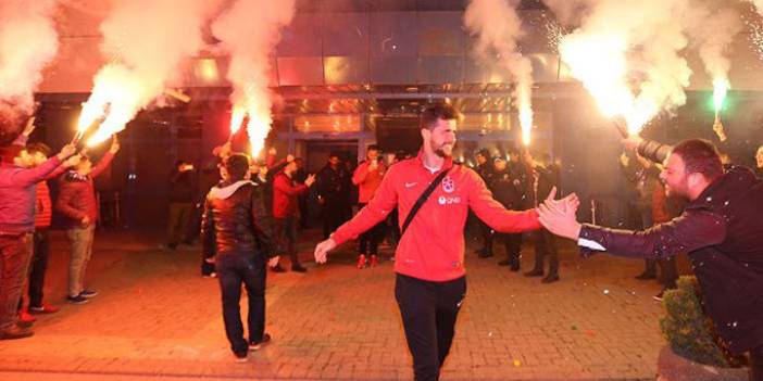 Akhisar Belediye maçı sonrası Trabzonspor'a coşkulu karşılama