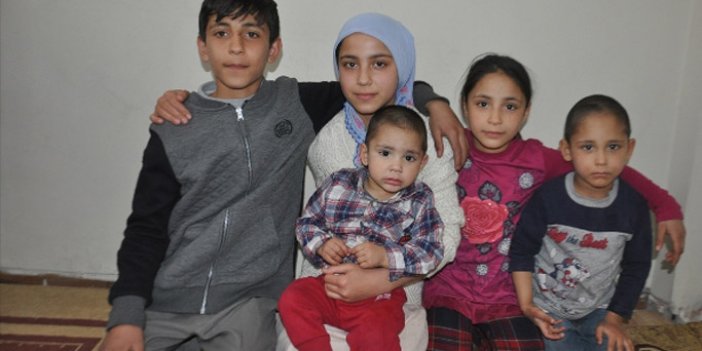 Trabzon'da Afgan Reyhan 4 çocuk bakıyor
