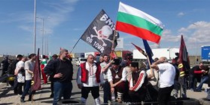 Bulgar göstericiler sınırı kapattı!