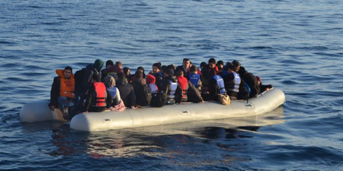 Göçmenler batarken son anda kurtarıldı