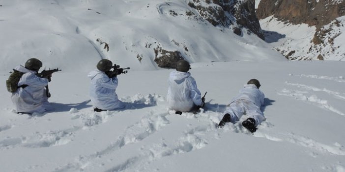 PKK sığınak ve barınakları patladı! Yoğun karda operasyon