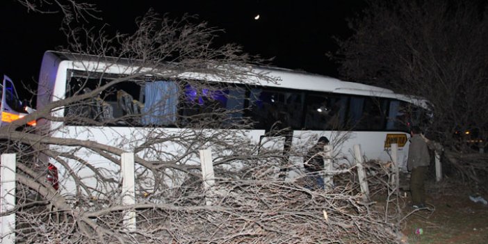 Tur otobüsü kaza yaptı: 15 yaralı