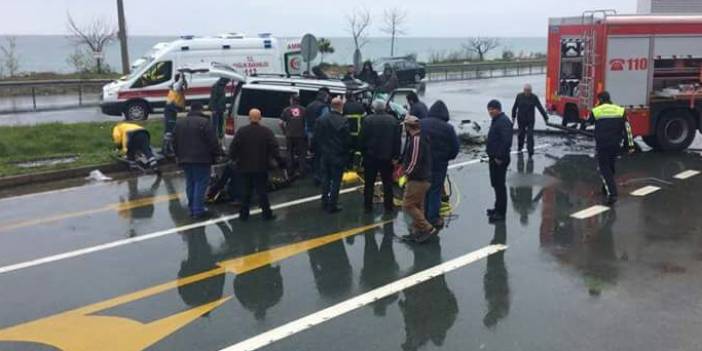 Rize'de Gürcü plakalı araç minibüse çarptı 1 ölü 6 yaralı. 09-04-2017