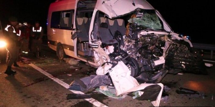 Taraftar minibüsü tırla çarpıştı: 1 ölü, 19 yaralı