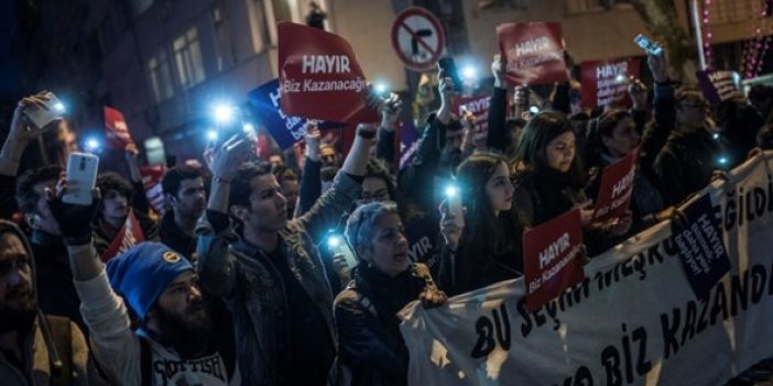 İstanbul'da referanduma tepki! Halk sokakta