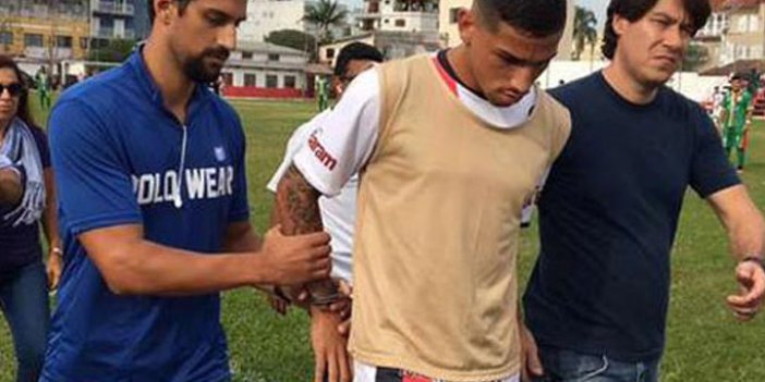 Yedek kulübesindeki futbolcu tutuklandı
