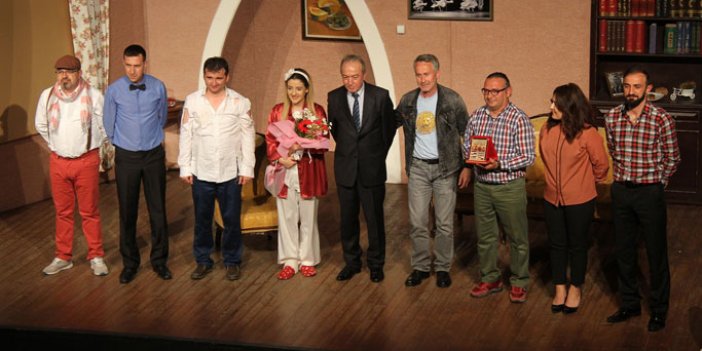 Akçaabat Belediye tiyatrosu Giresun'da sahne aldı