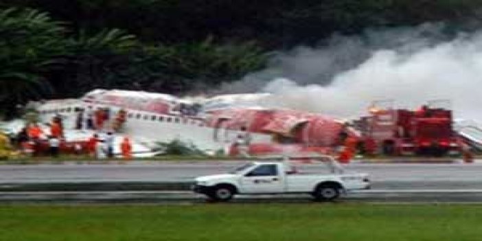 Kargo uçağında yangın: 5 ölü