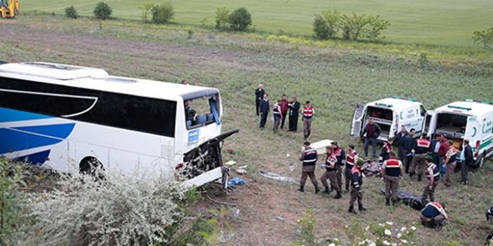 Otobüs şarampole yuvarlandı: 8 ölü 34 yaralı