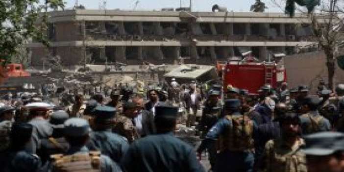 Afganistan'da bombalı araçla saldırı - 80 kişi öldü