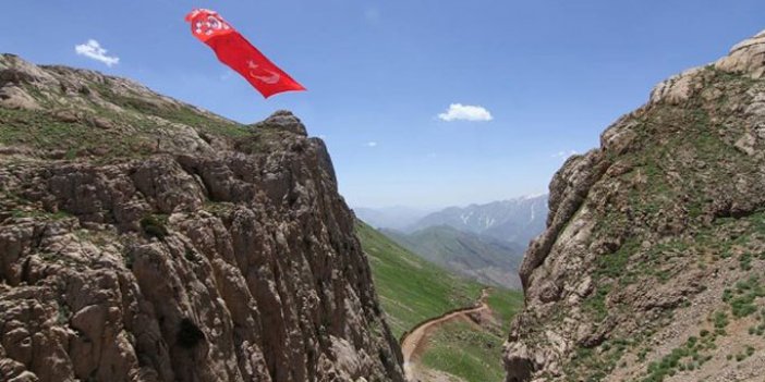 Kato Dağı zirvesine bayrak asan kişi Trabzonlu çıktı