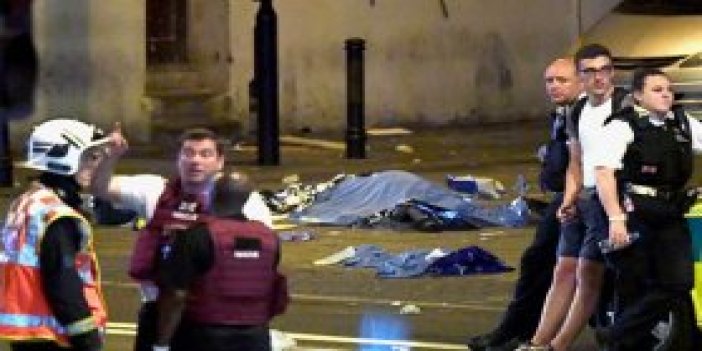 Londra'da saldırı: Araçla camiden çıkan insanların arasına daldı
