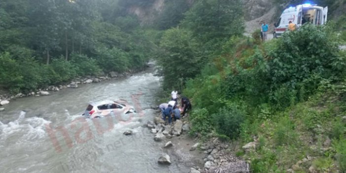 Trabzon'da araç dereye uçtu: 1 yaralı