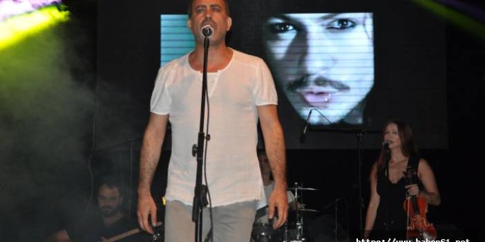 Haluk Levent şarkılarını, Barış Akarsu için söyledi - 09 Temmuz 2017 Pazar