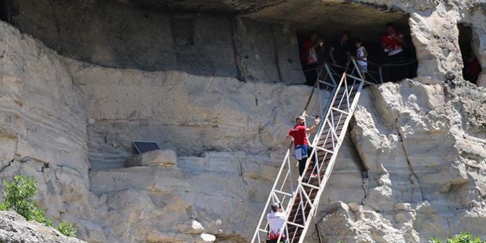 Milli güreşçiler, 3 bin 200 yıllık kaya evlerine gitti