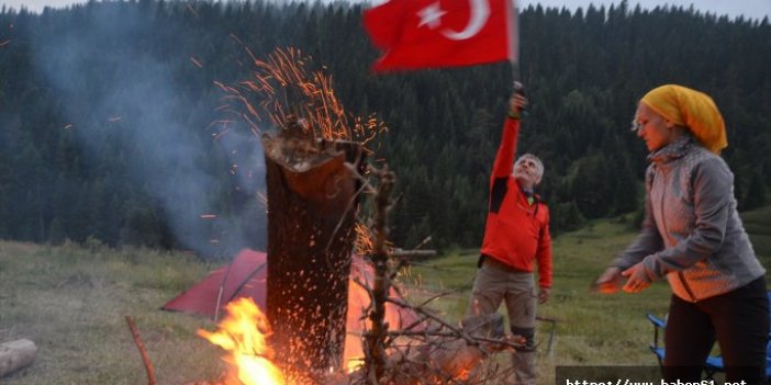 Dağcılar şehitler için tırmandı, 15 Zirvede 15 Demokrasi Ateşi yandı