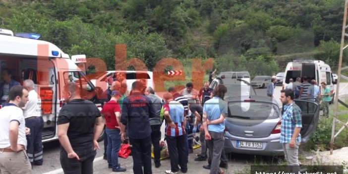 Trabzon'da araçlar kafa kafaya çarpıştı: 3 yaralı!