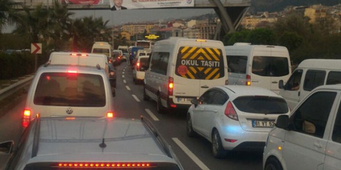 Trabzon'da trafik yine etkisini gösterdi