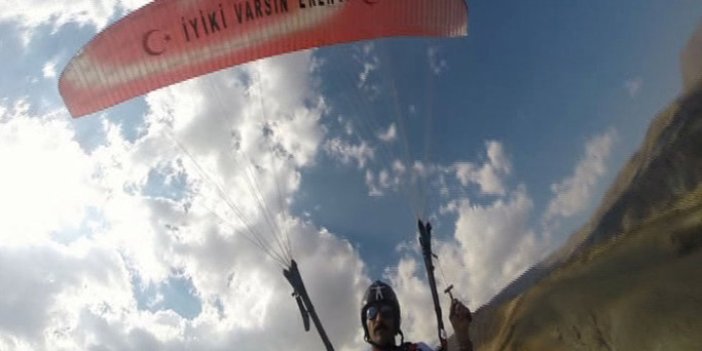 Paraşütçüler Şehit Eren Bülbül için havalandı