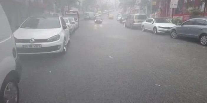 Fırtına ve sağanak yağış İstanbul'u vurdu