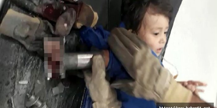 Bebek, elini kıyma makinesine kaptırdı