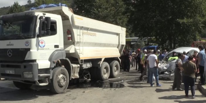 Trabzon'da kamyonla otomobil çarpıştı: 5 yaralı