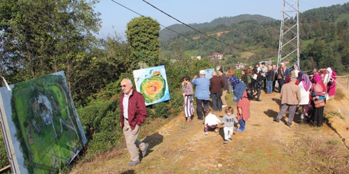 Trabzonlu Ressam çöplükte sergi açtı