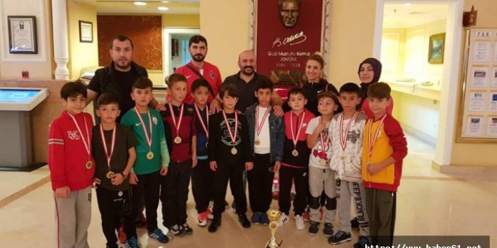 Trabzonlu minik sporcular gururlandırdı