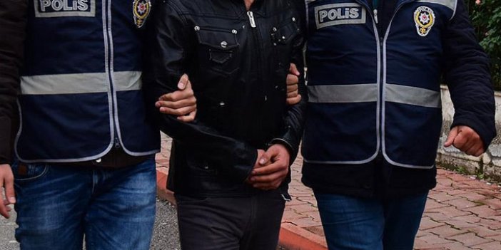 Türk Bayrağının üstüne basan iki kişi yakalandı