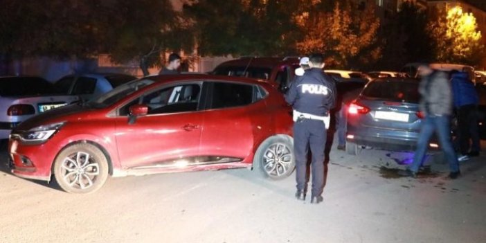Alkollü sürücü polis aracına çarptı