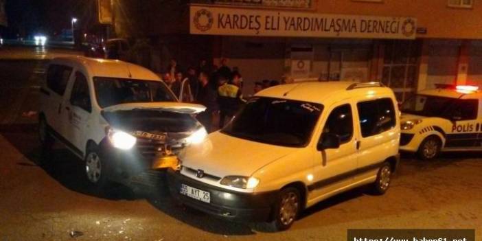 Samsun Canik'de iki araç birbirine girdi! 1 kişi yaralanarak hastaneye kaldırıldı