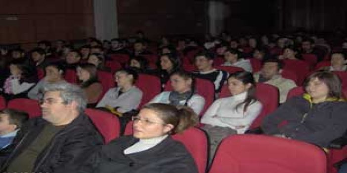 Trabzonda dış ses tiyatrosu