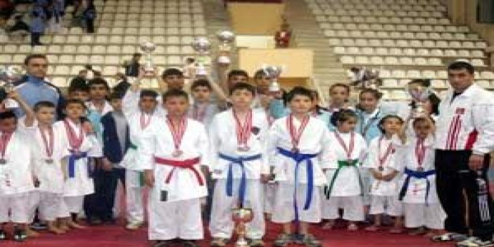 Karateciler Trabzon'da
