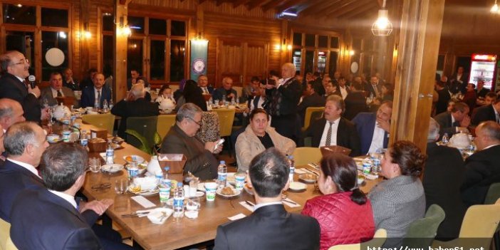 Trabzon Büyükşehir Belediyesi meclis üyeleri ve TİSKİ idarecileri yemekte bir araya geldi