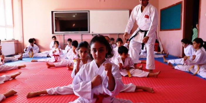 İstanbul’dan geldi, köy çocuklarına ücretsiz karate öğretiyor