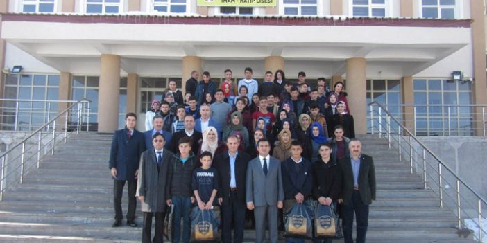 Trabzon'da İmam Hatip Lisesi'nden kardeş okula yardım