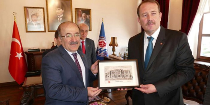 Harun Karaca'dan Başkan Gümrükçüoğlu'na ziyaret