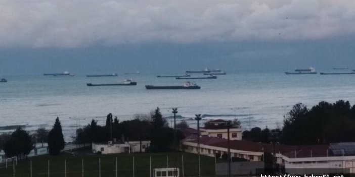 Karadeniz'de kuvvetli rüzgar gemileri etkiledi