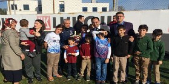 Çocuklardan Trabzonsporlu futbolculara moral