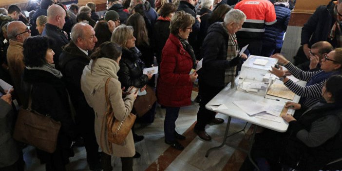 Katalonya'daki parlamento seçimlerini ayrılıkçılar kazandı