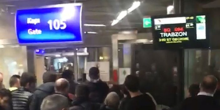 Trabzon uçağı rötar yapınca yolcular isyan etti