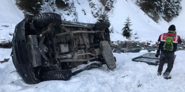 Ovit Dağı'nda kamyonet dereye yuvarlandı: 4 yaralı
