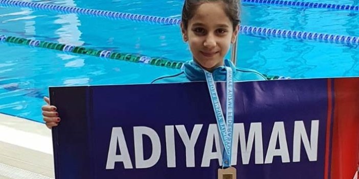11 yaşında Elif Aysima, yüzmede birinci oldu