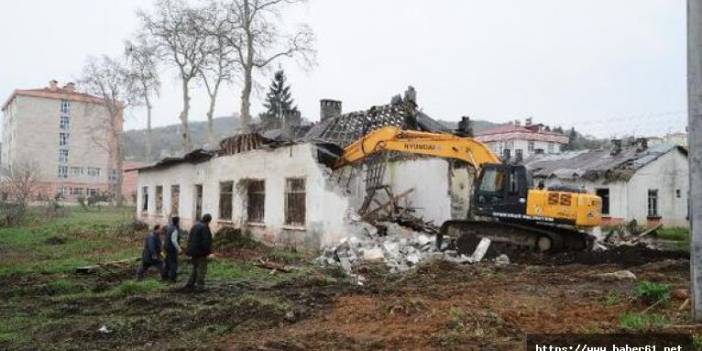 Bıçakçıoğlu'ndan yıkılan eski köy enstitüsü binaları için 'ahır' ifadesine açıklama