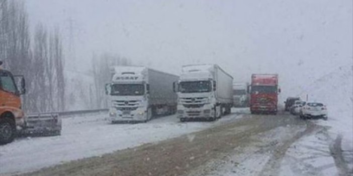 Sivas'ta 710 köy yolu ulaşıma kapalı 