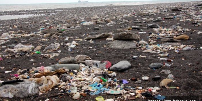 Karadeniz, insanların çöpünü geri verdi