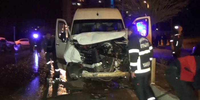 Trabzon plakalı minibüs ile askeri araç çarpıştı: 3'ü asker 4 yaralı