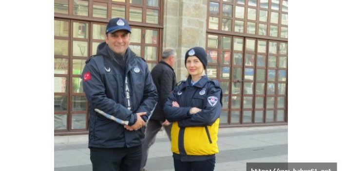 Trabzon'da turistlere Ukrayna asıllı zabıta rehberlik yapıyor